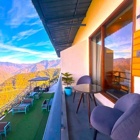 Living On The Edge A Luxury Stay ムスーリー エクステリア 写真