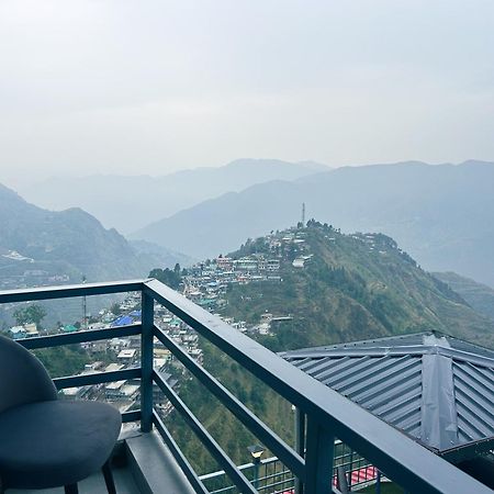 Living On The Edge A Luxury Stay ムスーリー エクステリア 写真