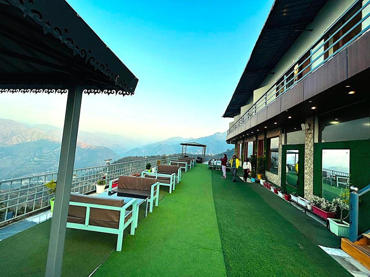 Living On The Edge A Luxury Stay ムスーリー エクステリア 写真