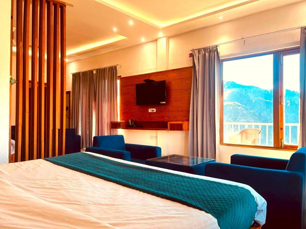 Living On The Edge A Luxury Stay ムスーリー エクステリア 写真