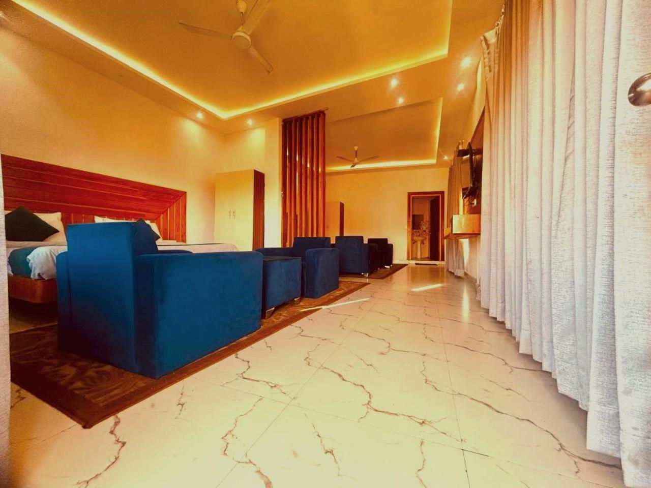 Living On The Edge A Luxury Stay ムスーリー エクステリア 写真