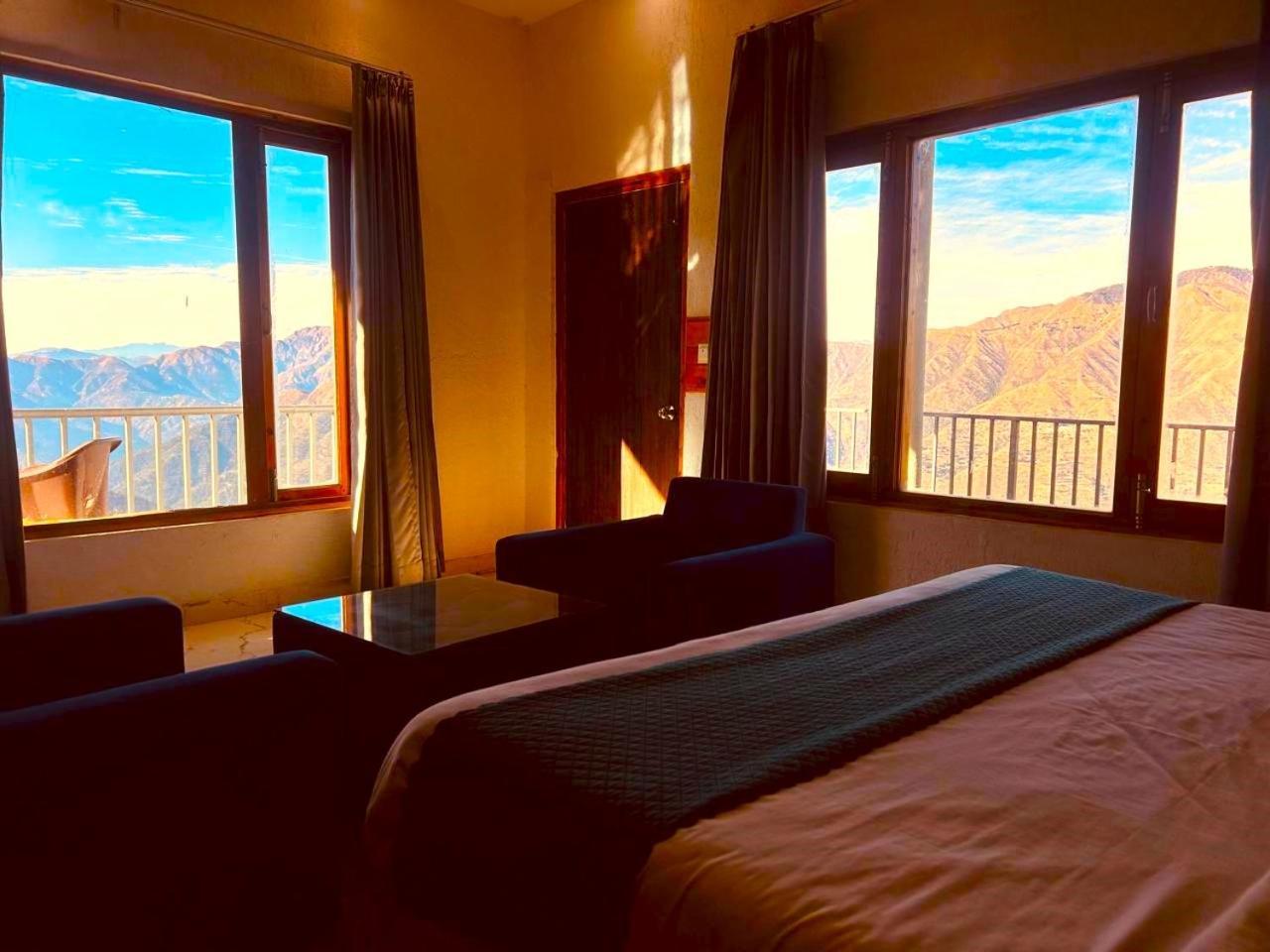 Living On The Edge A Luxury Stay ムスーリー エクステリア 写真