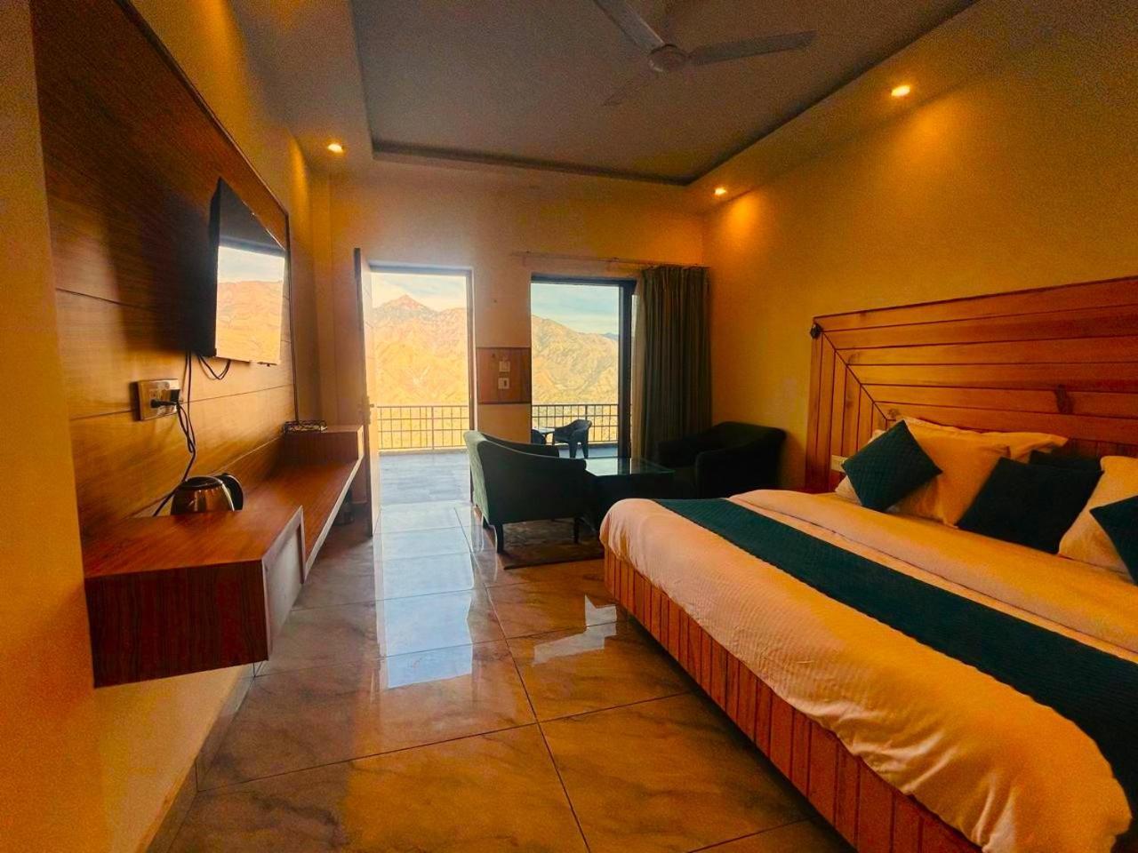 Living On The Edge A Luxury Stay ムスーリー エクステリア 写真