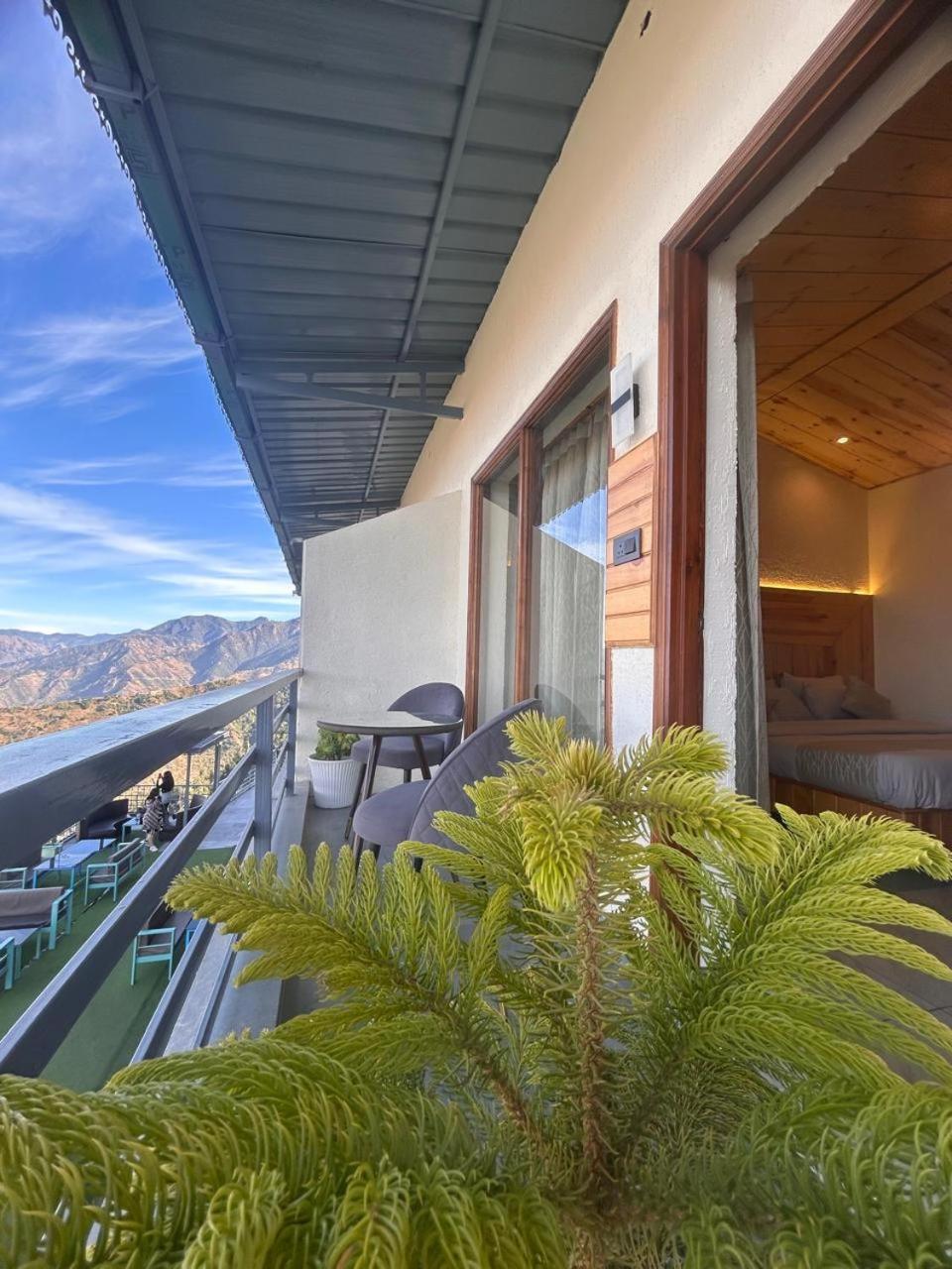 Living On The Edge A Luxury Stay ムスーリー エクステリア 写真