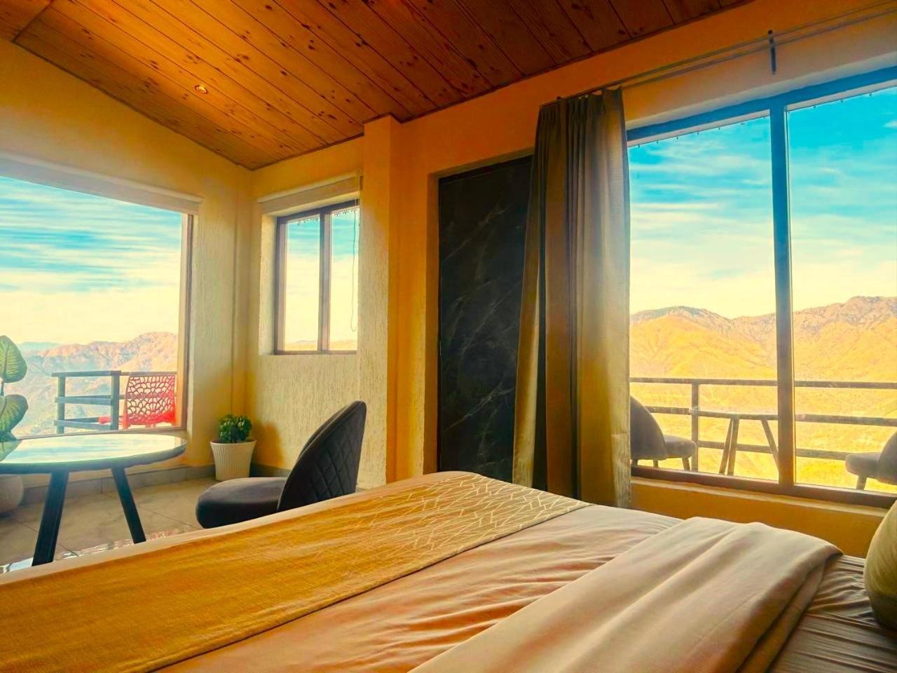 Living On The Edge A Luxury Stay ムスーリー エクステリア 写真