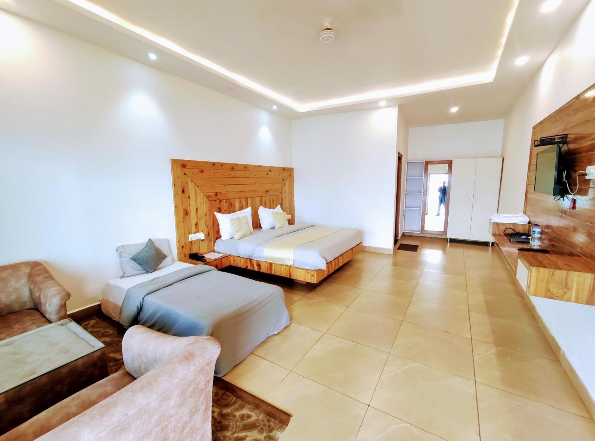 Living On The Edge A Luxury Stay ムスーリー エクステリア 写真